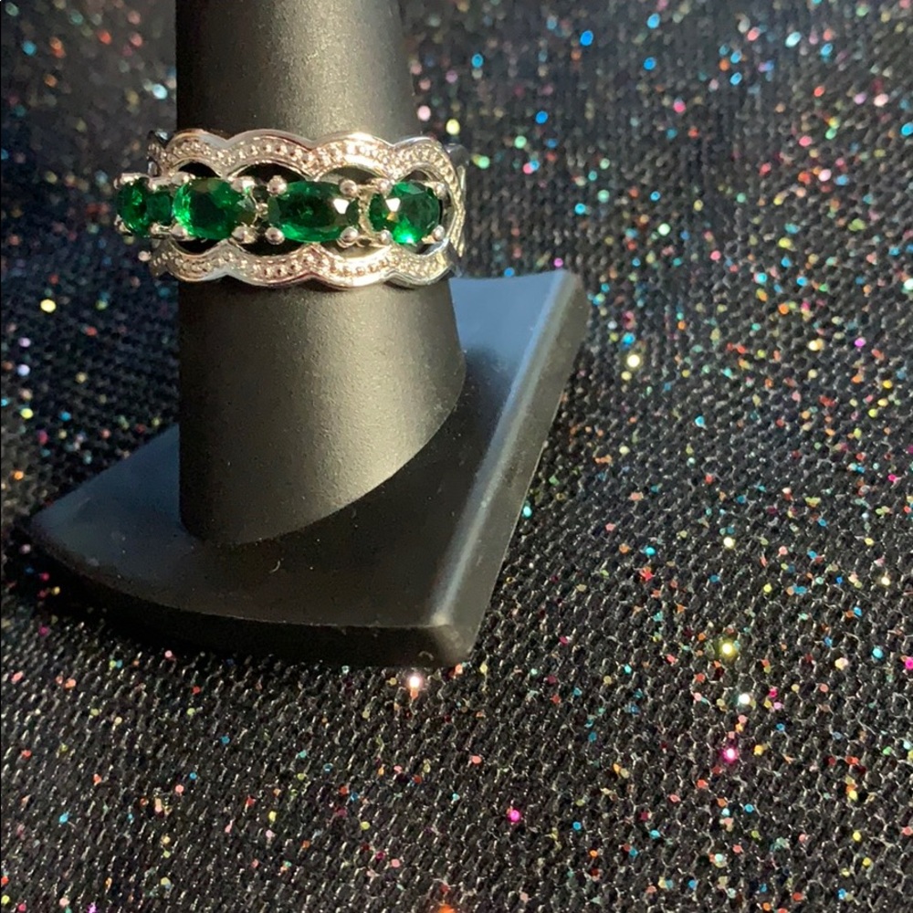 Size 9 ring - Picture 2 of 2